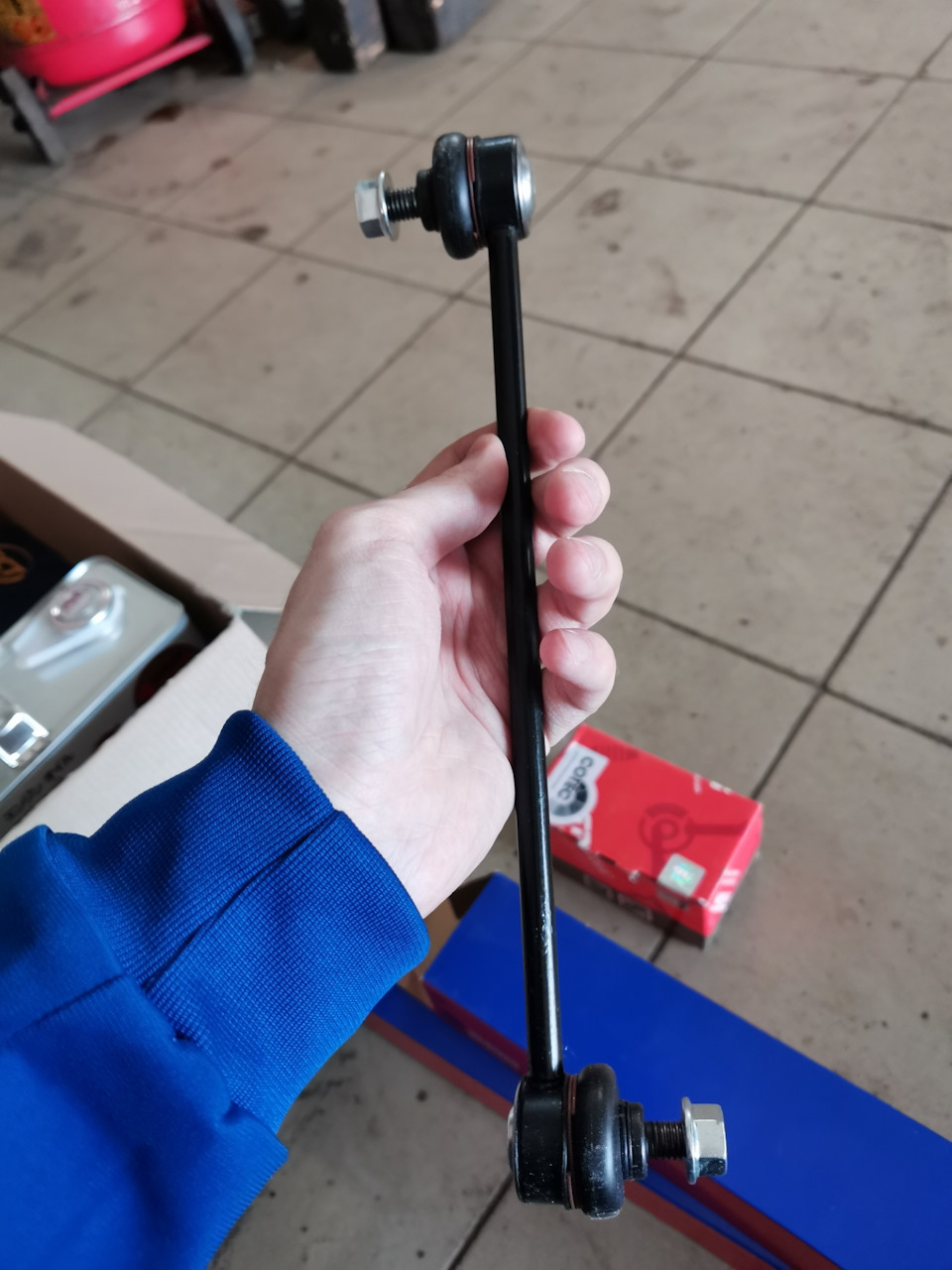 Замена задних пружин — Volkswagen Golf Plus, 1,6 л, 2012 года ...