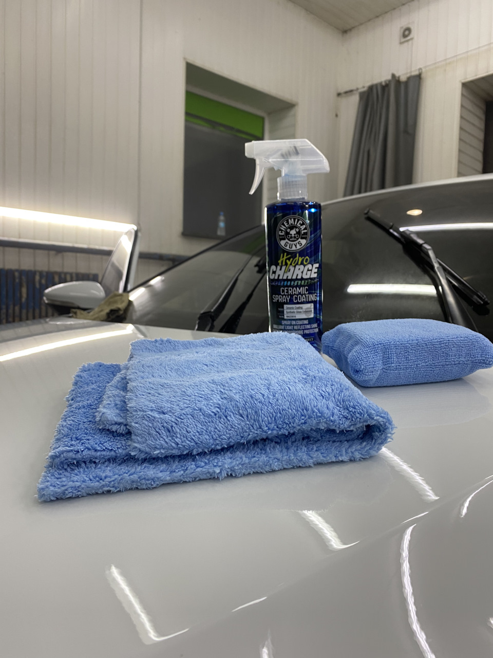 HydroCharge High-Gloss Hydrophobic SiO2 Ceramic Spray Coating