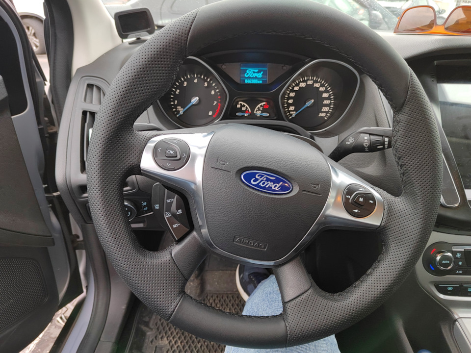 Обтяжка руля в эко кожу. — Ford Focus III Sedan, 1,6 л, 2013 года ...