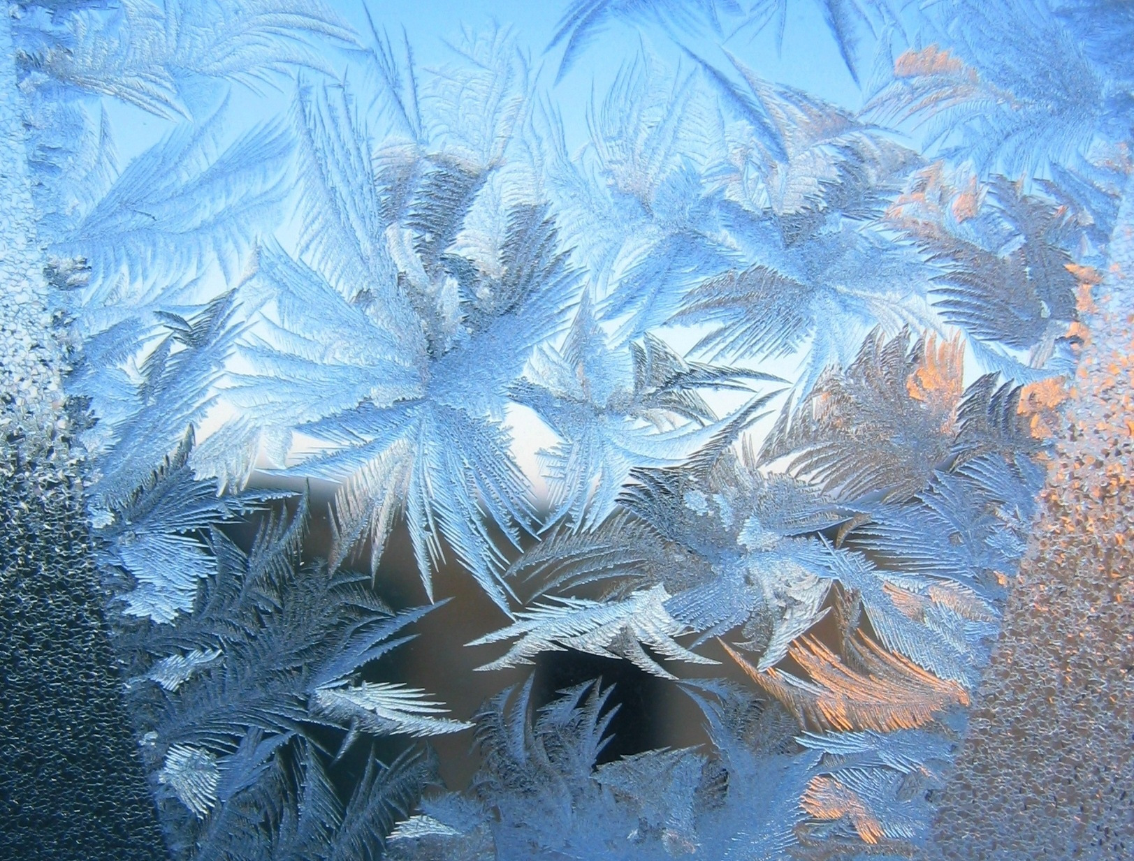 Moroz. Морозные узоры. Зимние узоры на стекле. Морозные узоры на стекле. Снежные узоры.