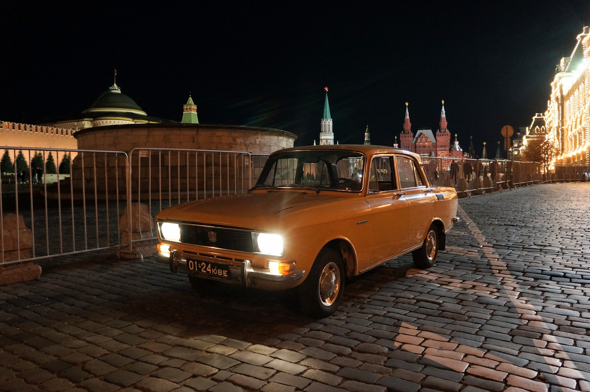 Фото нового москвича. Москвич 2140 ночью. Московский Москвич. Современный Москвич. Москвич ночью.