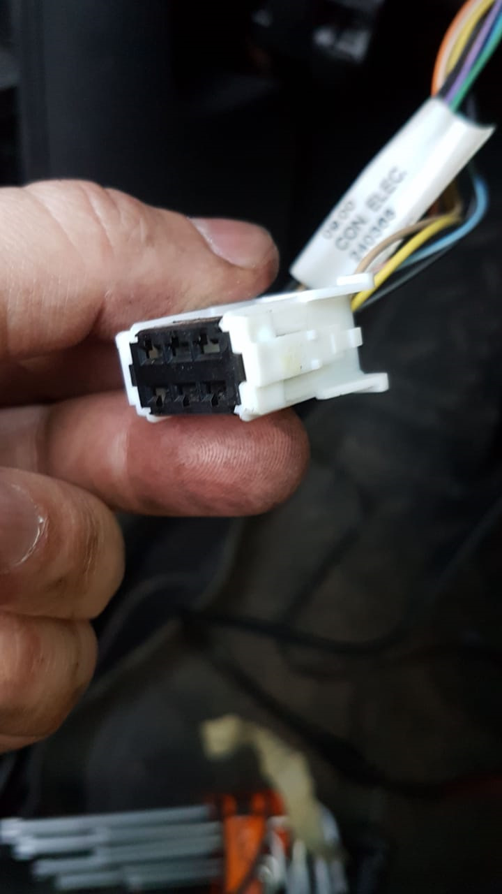 Как не надо ремонтировать бампер. 😁 — Mitsubishi Lancer IX, 2 л, 2006 ...