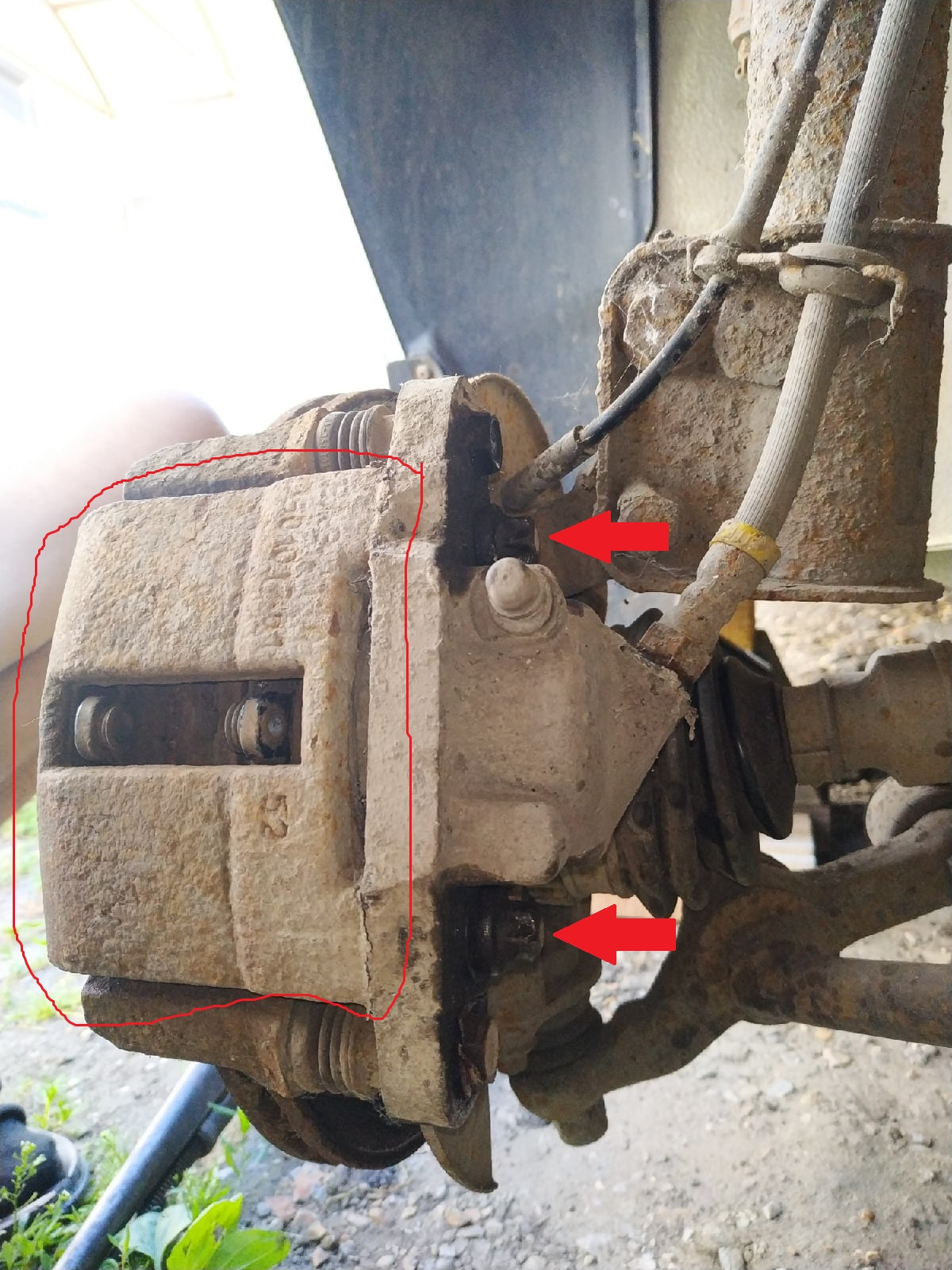 Замена переднего тормозного цилиндра — Lada Приора универсал, 1,6 л ...