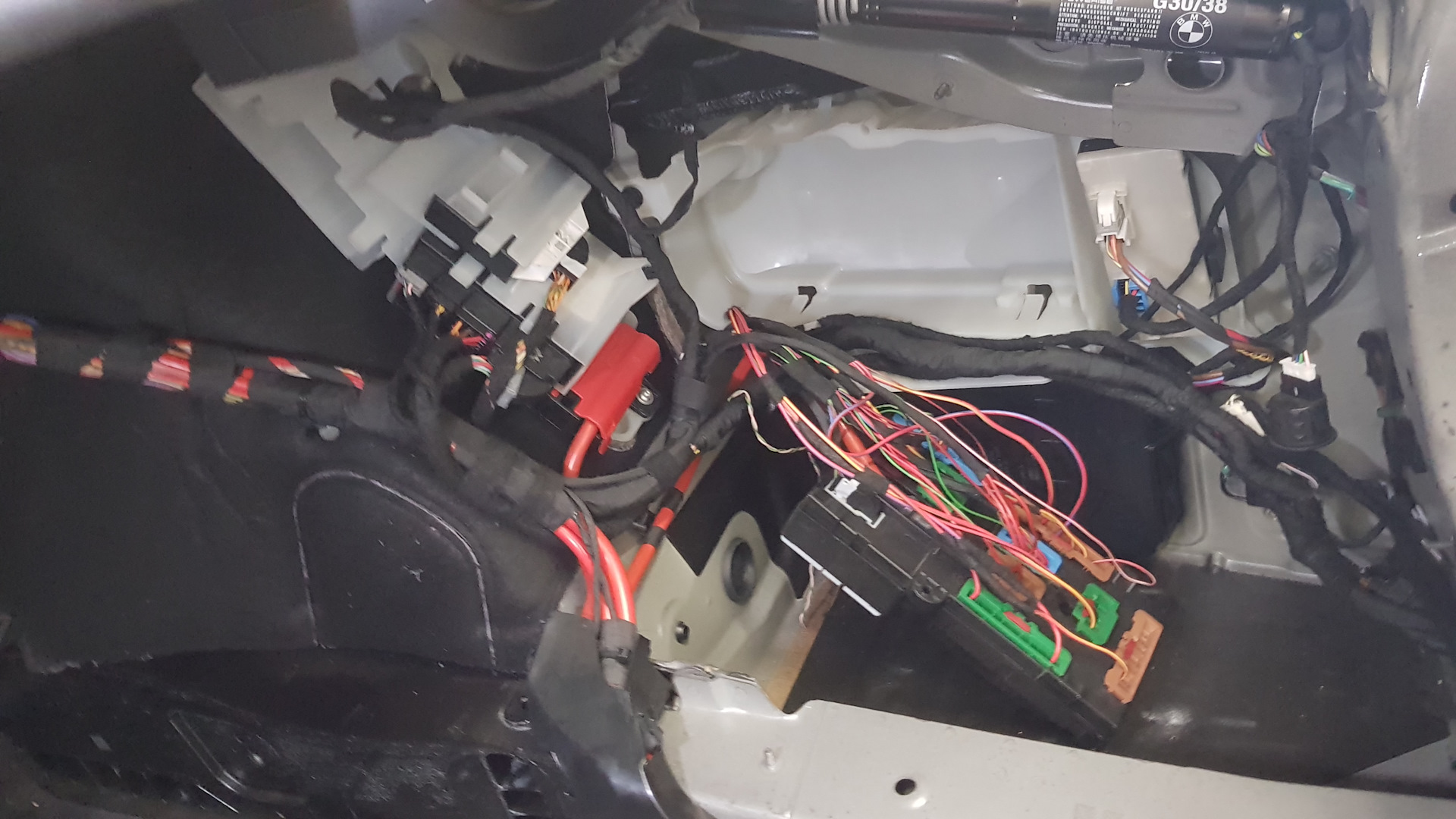 Как соединить провода на автокресле от бмв Установка фаркопа BMW и поезда с двухосным прицепом в Воронеж - BMW 5 series (G3