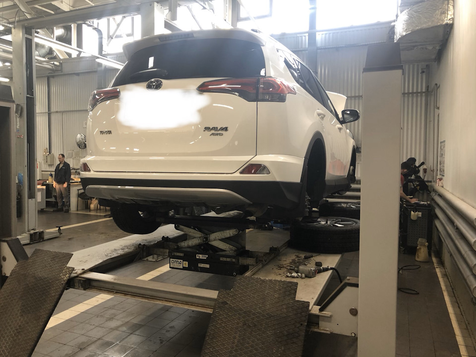 Фото в бортжурнале Toyota RAV4 (IV)