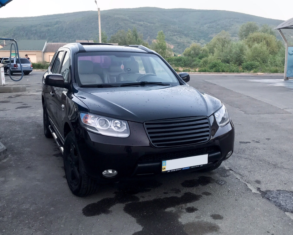 Решетка санта фе 2. Решетка радиатора Hyundai Santa Fe 2. Обвес на Hyundai Santa Fe 2008. Hyundai Santa Fe 2011 решетка.