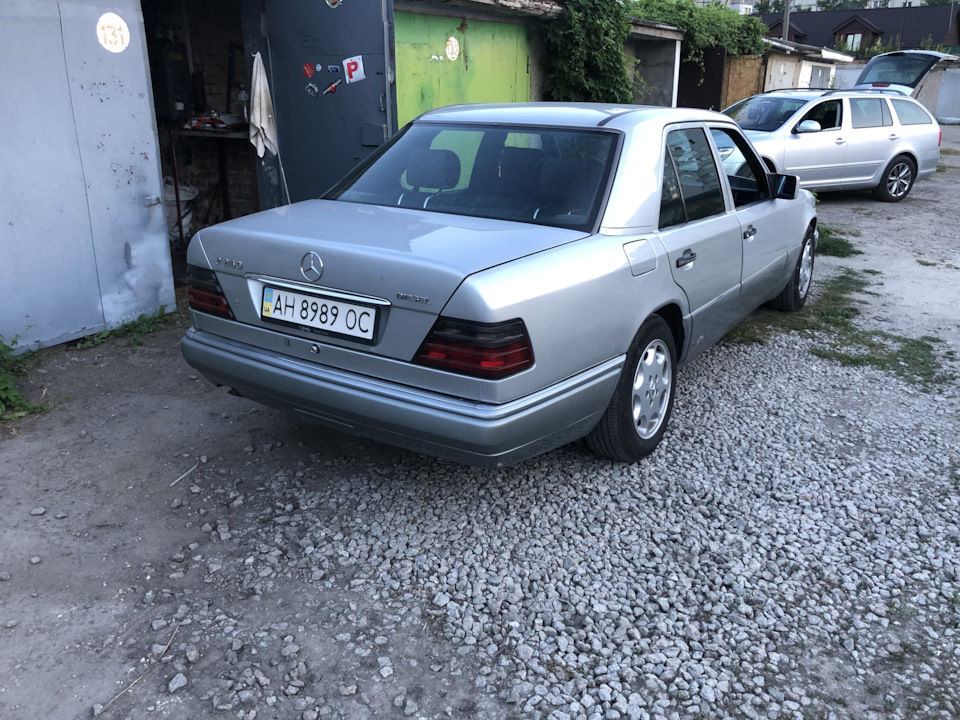цвет листвы — Mercedes-Benz E-Class (W124), 2,5 л, 1994 года ...