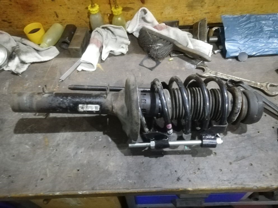 Замена передних амортизаторов Skoda Octavia 1U5 — Skoda Octavia Combi ...
