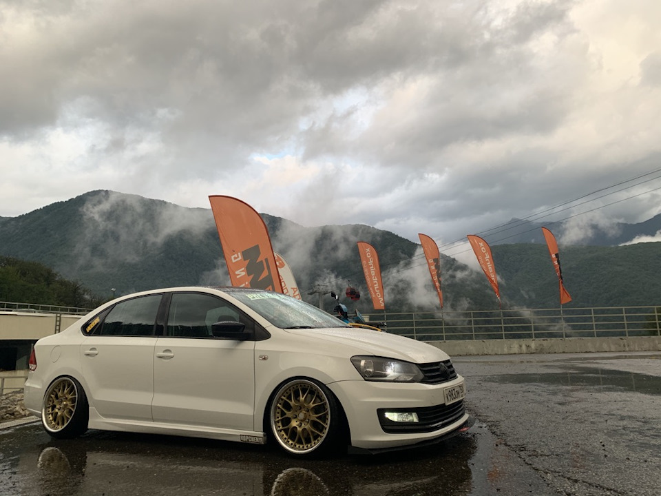 VW Polo stance