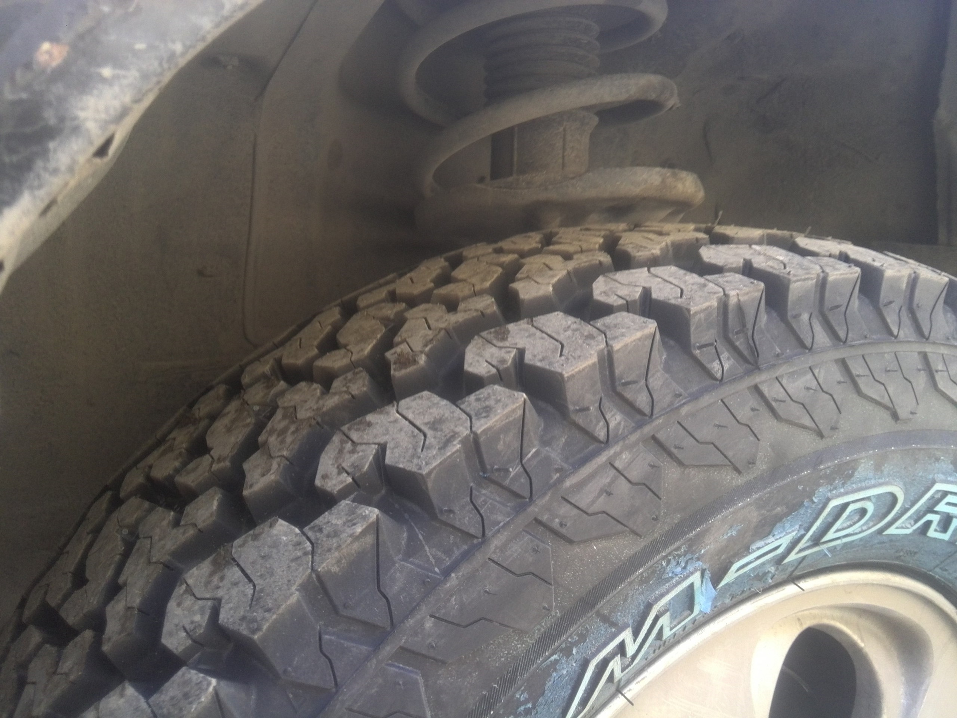 Шины 245 70. Maxxis RAZR at 811. Максис разр АТ 245/75 r16. Максис АТ 811 245 70r16. 245/75 R16 980.