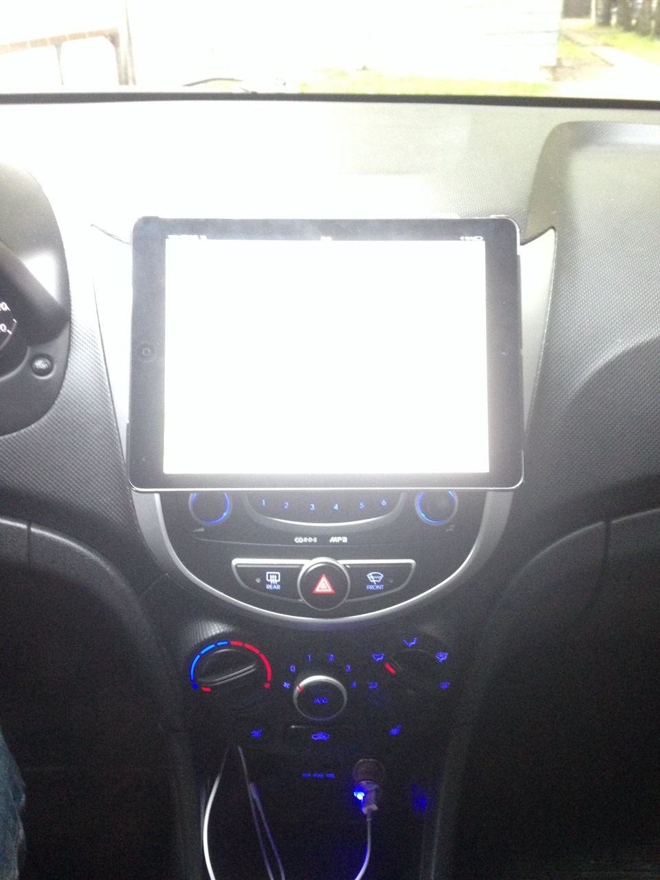 Магниты Tetrax fix, iPad за место магнитолы — Hyundai Solaris, 1,6 л ...