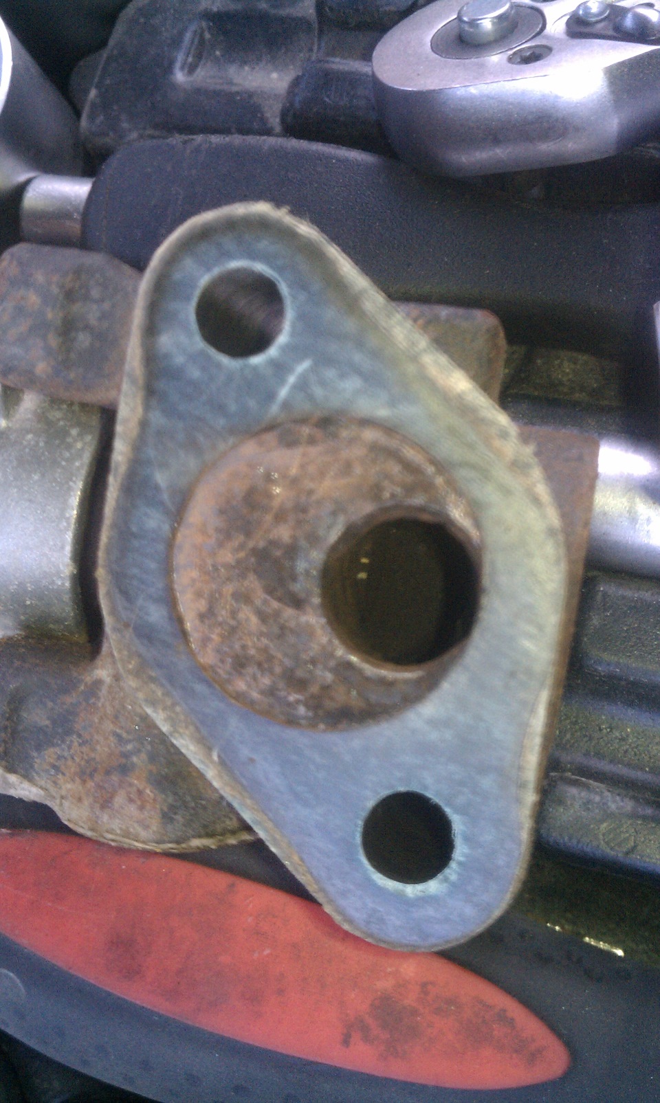 Egr чистить. Заглушки егр тойота прадо. Загрязнённый егр. Чистка егр своими руками. 121-01-028 клапан егр.