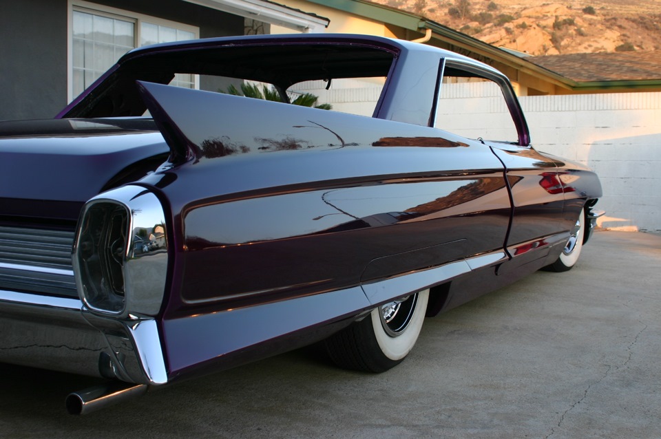 Автомобиль cadillac 1962 года