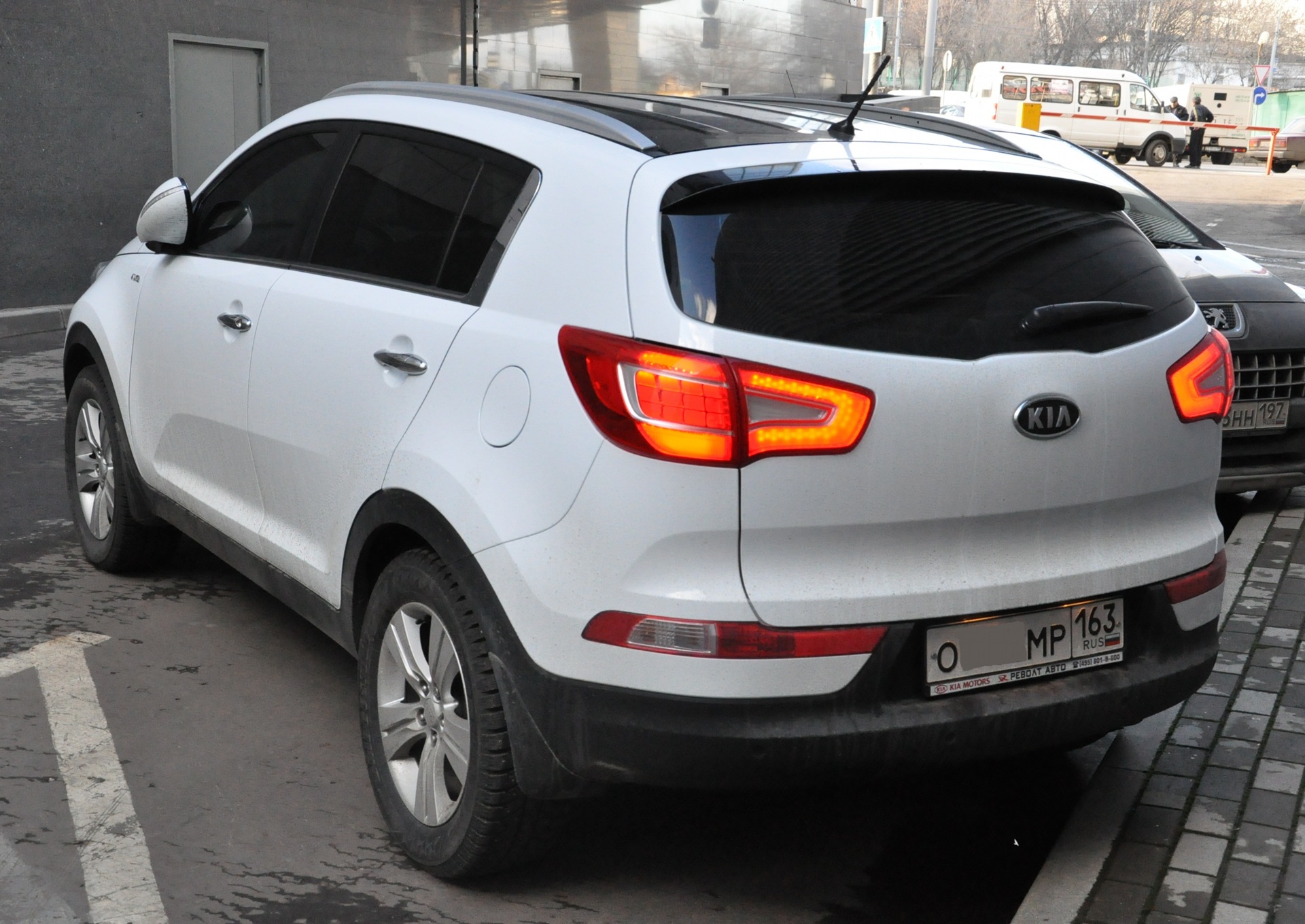 Спортейдж дверь. Киа Спортейдж 3 2011. Kia Tuning Sportage 2011. Киа Спортейдж 3 2011 года. Kia Sportage 2011 2.4.