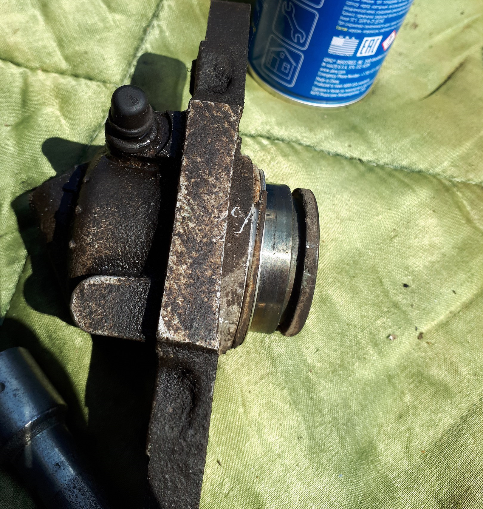 Пыльник тормозного цилиндра приора. Передний тормозной цилиндр приора. Задний тормозной цилиндр almera g15. Замена тормозного цилиндра приора. Замена тормозного цилиндра приора.