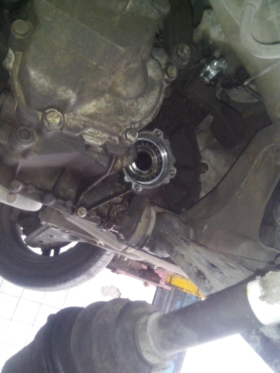 замена сальника левой полуоси — FIAT Fiorino III, 1,3 л, 2008 года ...