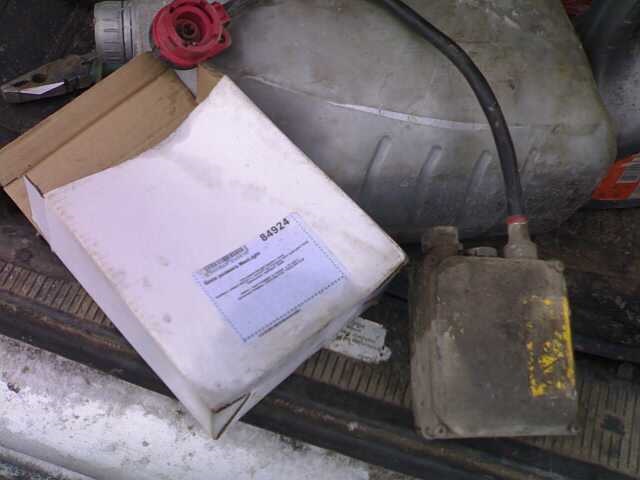 Не горит правая фара ксеноновая D2R и не работают звуковые сигналы ...