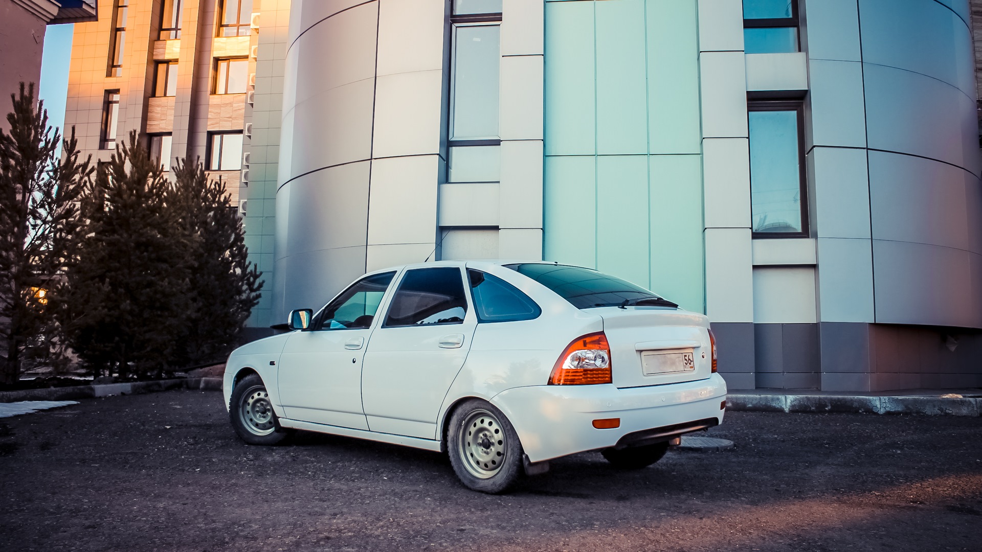 Приора хэтчбек фото. Приора 2 хэтчбек. Лада Приора хэтчбек драйв 2. Lada Priora 2 Hatchback. Лада Приора хетчбек драйв2.