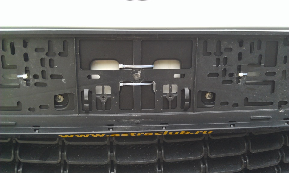 Рамка притянута стяжками — Opel Astra J