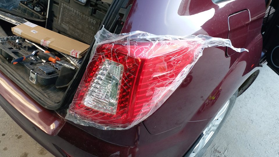 Как снять фару на лифан икс 60 Замена заднего правого фонаря - Lifan X60, 1,8 л, 2013 года своими руками DRIVE2