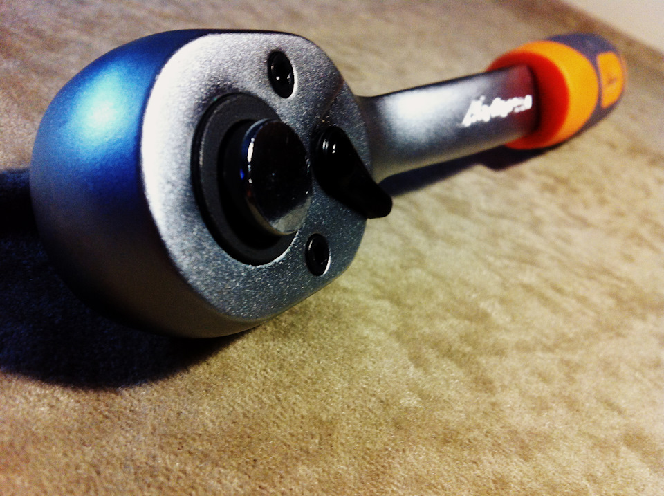 Трещоточная рукоятка с флажковым переключателем направления вращения . 1/2 — Lada 21124