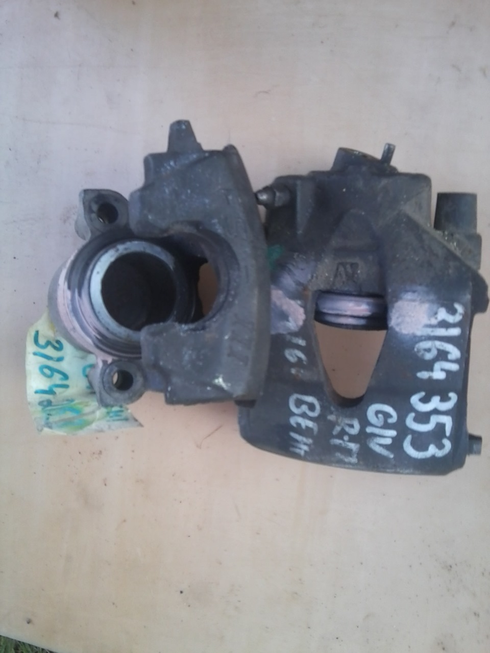 Замена суппортов. — Volkswagen Bora (1G), 1,9 л, 2001 года | своими ...