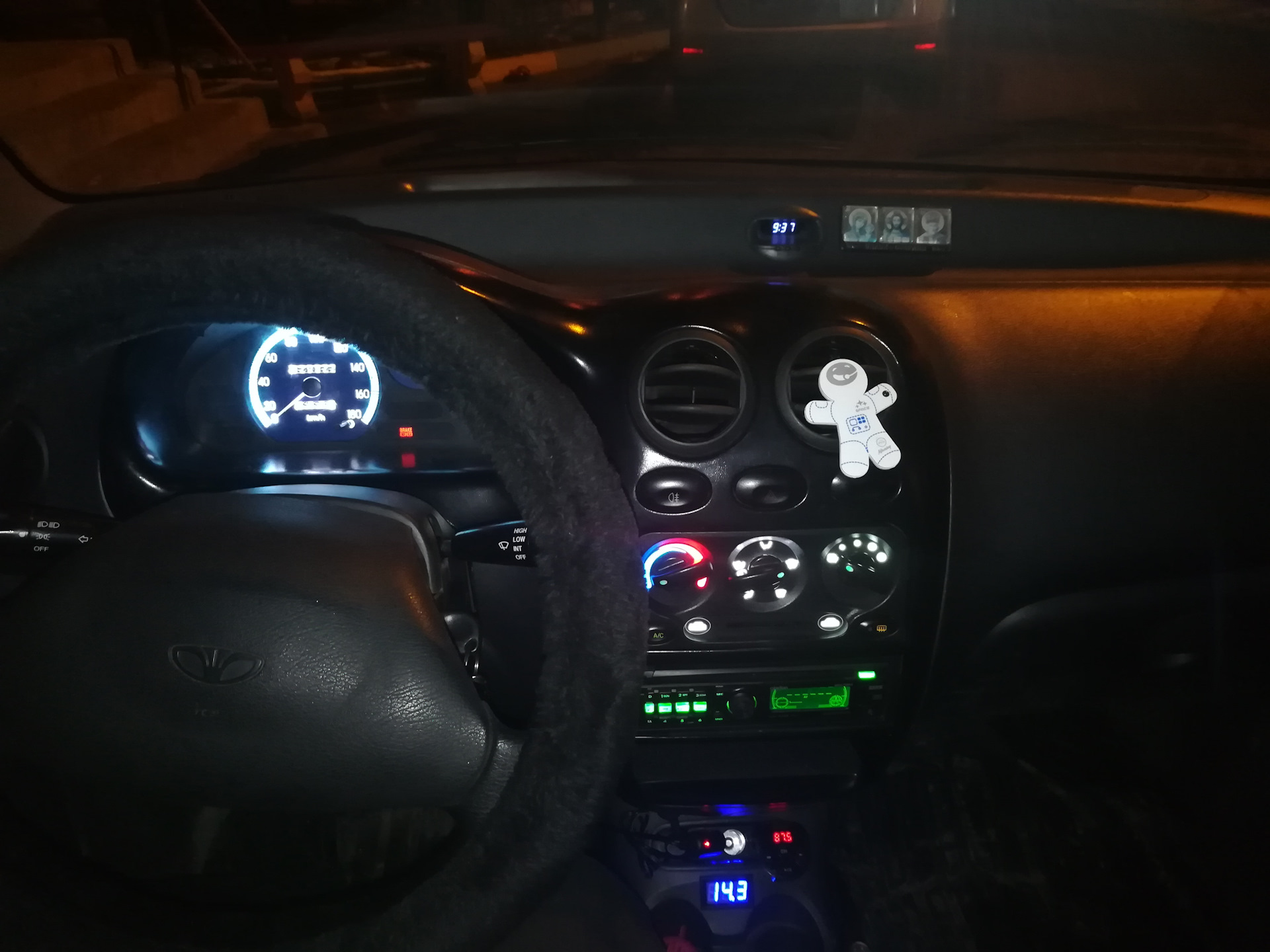 светодиодная лента в панель приборов дэу матиз. Daewoo matiz салон ночь. Matiz салон led. подсветка матиза. подсветка матиза.