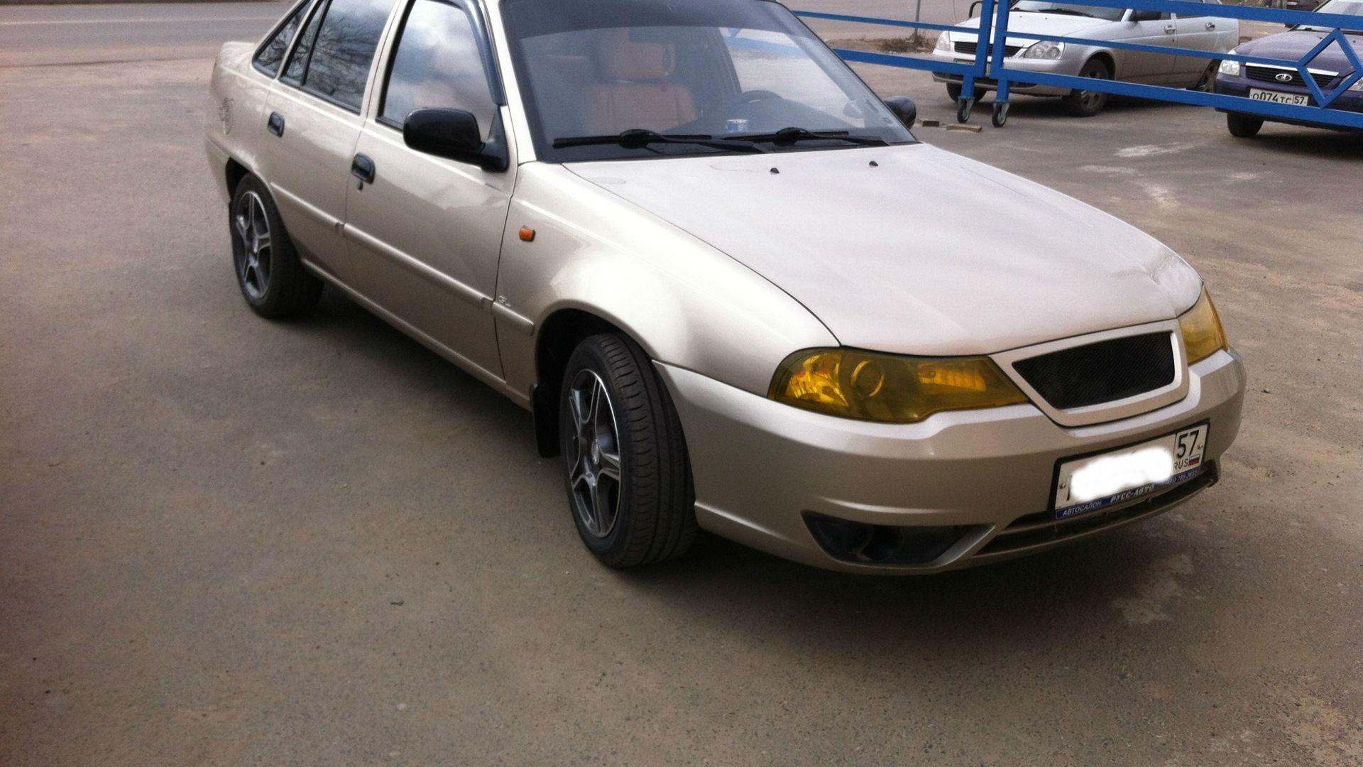 Daewoo Nexia цвет золотистый