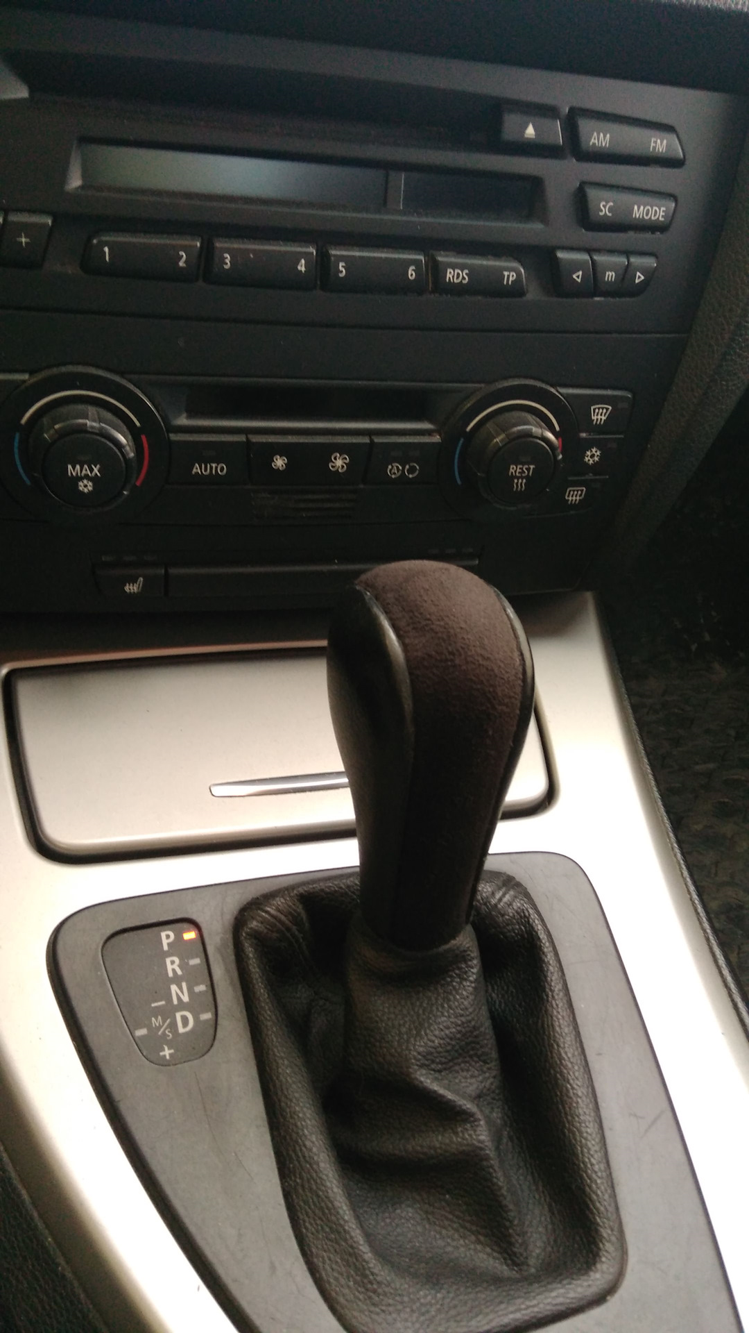 Чуть алькантары) — BMW 3 series (E90), 2 л, 2005 года | стайлинг | DRIVE2