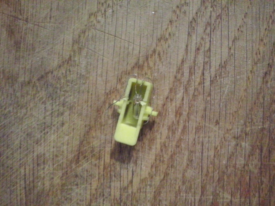 Подсветка кнопок стеклоподъемника. — Peugeot 605, 3 л, 1991 года ...