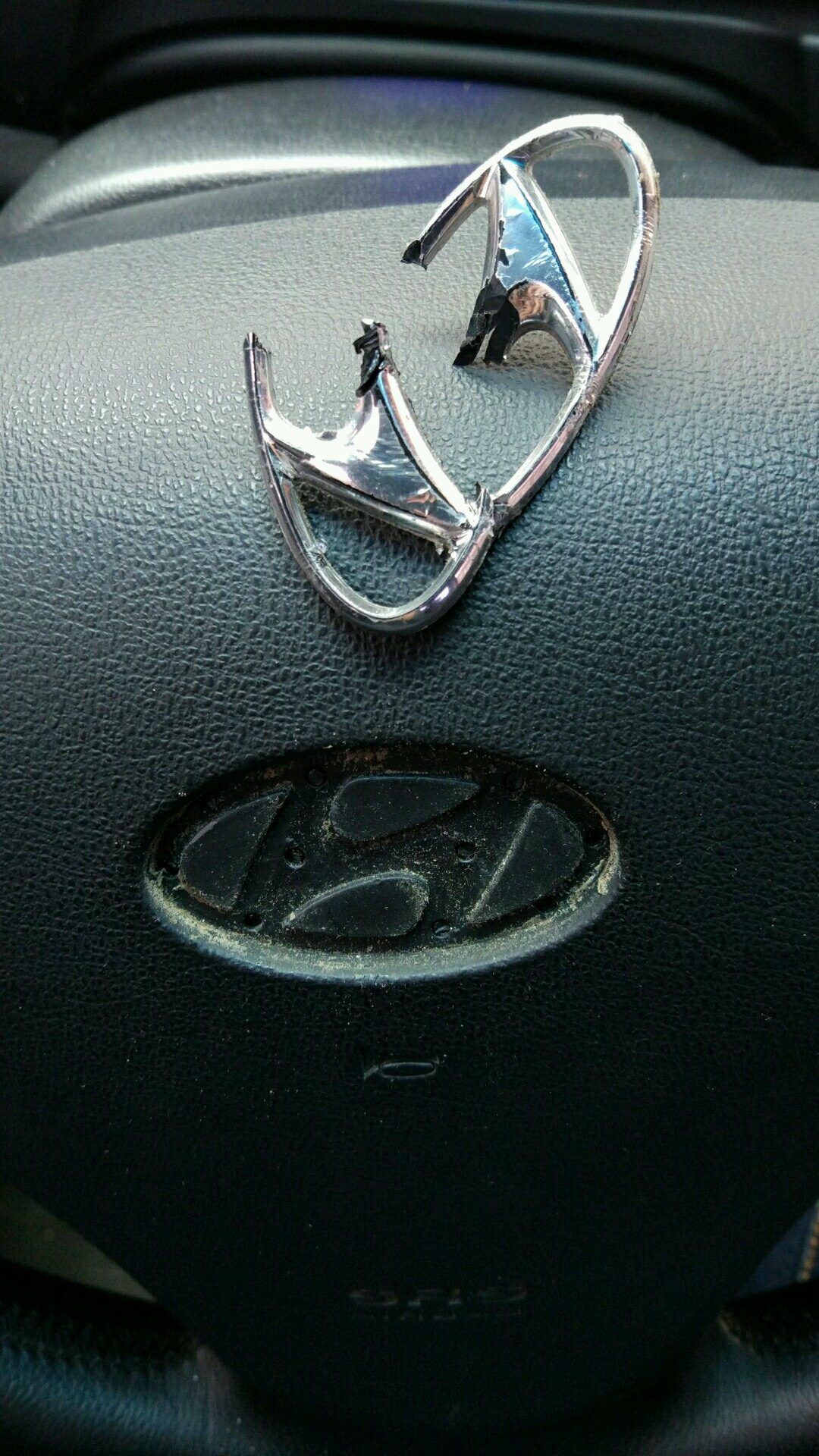 Как снять значок хендай солярис Эмблема на руль Elantra с Aliexpress - Hyundai Elantra (4G), 1,6 л, 2009 года св