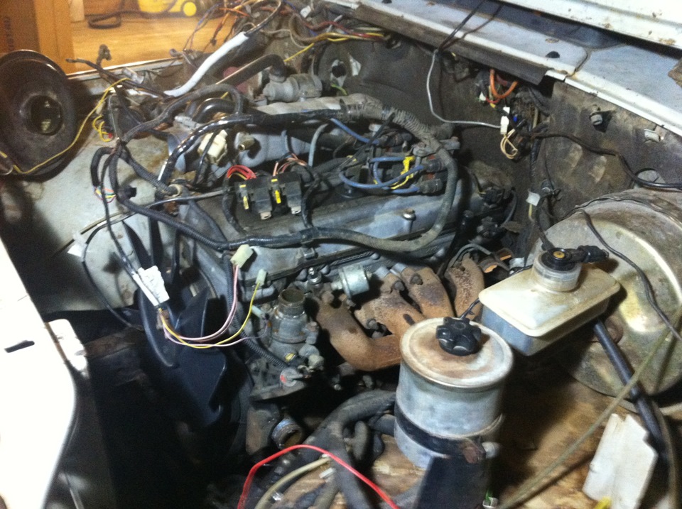 Уаз двигатель 402 сотка. Уаз 3151 под капотом. Двигатели уаз 31519. Мотор уаз 469. Уаз 31519 под капотом.