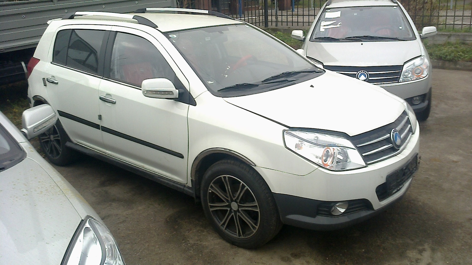 Запчасти geely cross. Geely MK Cross 1.5. Джили МК кросс 2 поколение. Джили МК кросс белый.