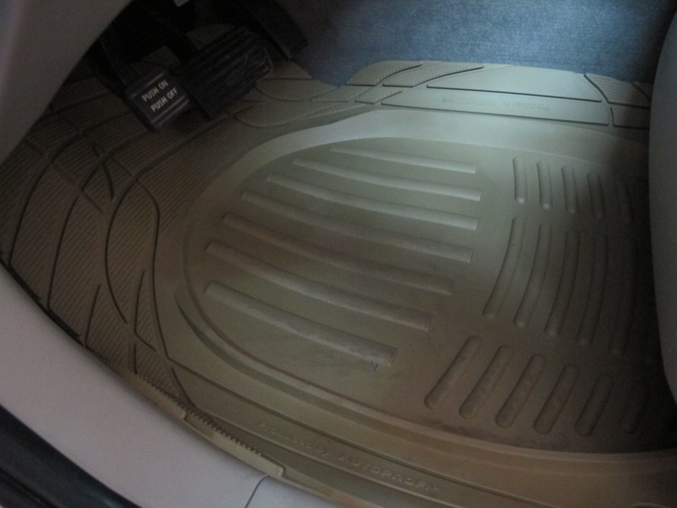 Новые коврики и оклейка значка руля хром-пленкой — Acura RDX (1G), 2,3 ...