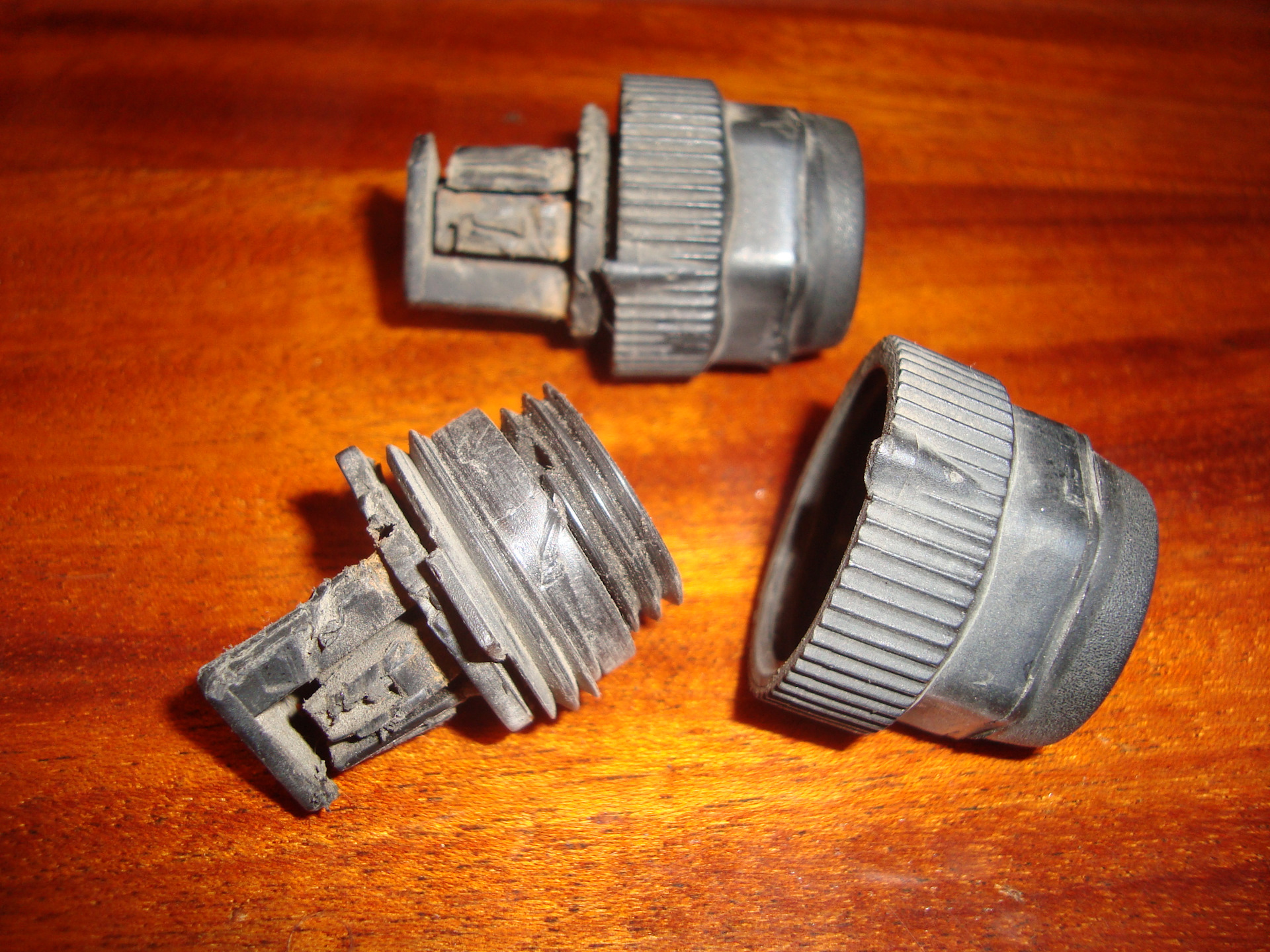🔧 Замена отбойников крышки капота на FIAT Stilo — FIAT Stilo, 1,6 л ...