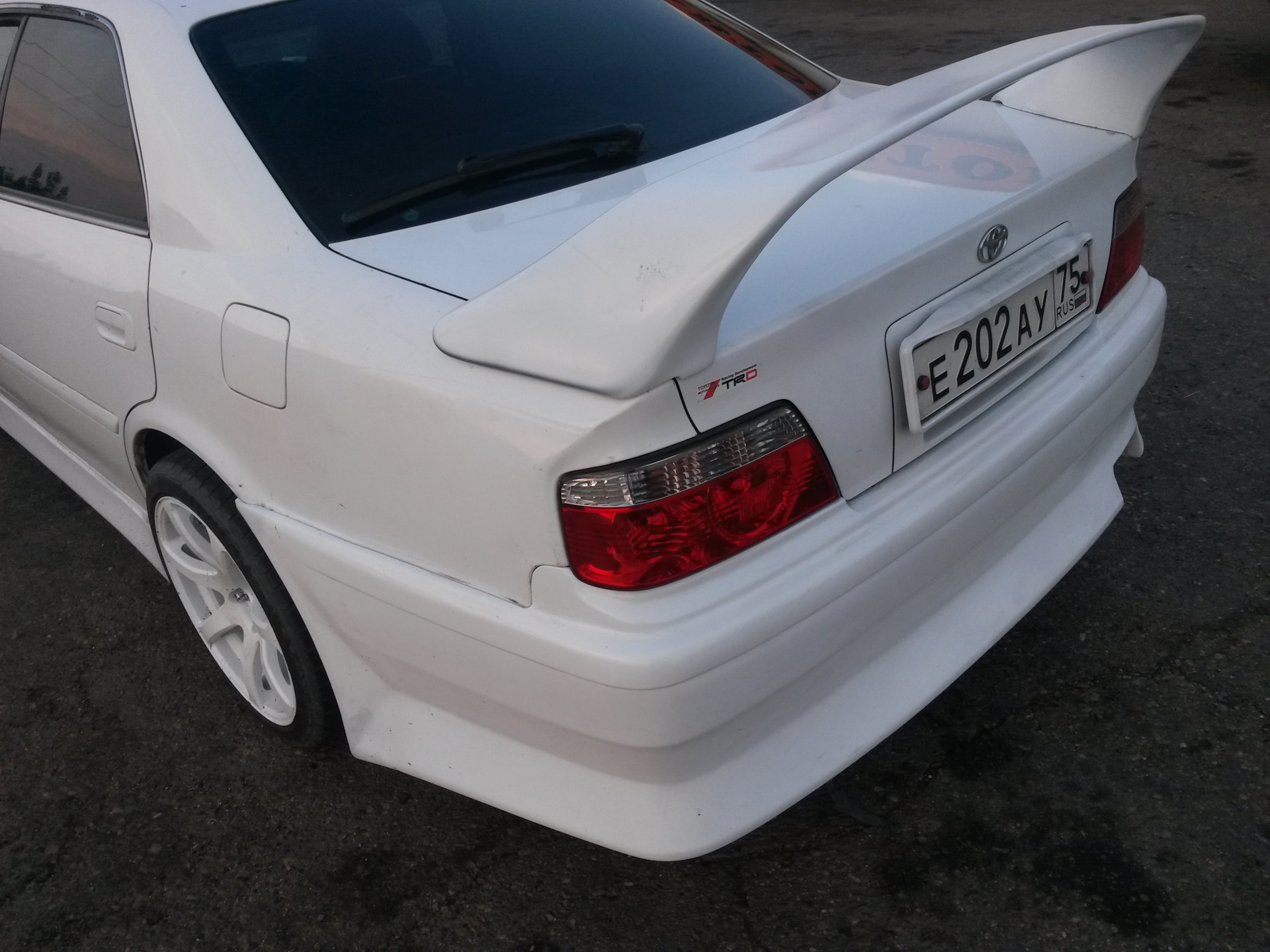 Суперстар 2023 спойлер. Спойлер TRD Chaser 100. Toyota Chaser 100 спойлер. Тойота Чайзер 100 кузов. Спойлер TRD Chaser 100 кузов.