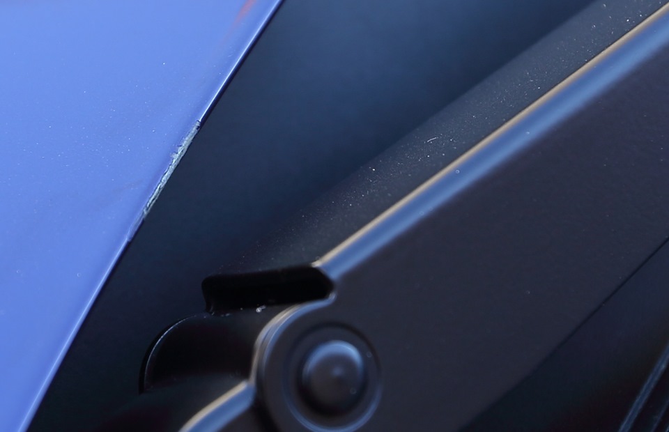 кромка капота