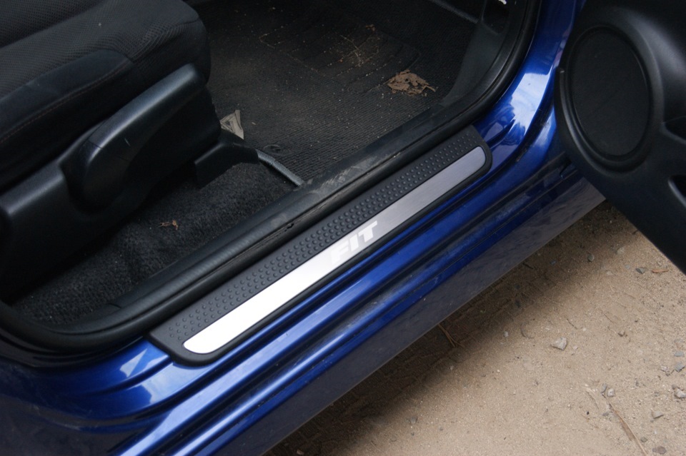 кузов фит порог правый. порог хонда джаз 2010. накладка порога honda fit 2008 год. пороги хонда фит. хонда фит 2 пороги.