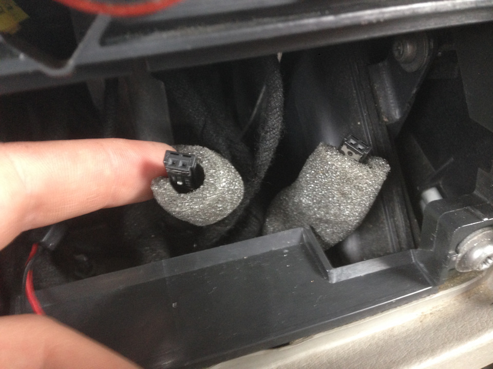 Чистка и снятие подлокотника — Audi A8 (D3), 3,7 л, 2003 года | своими ...