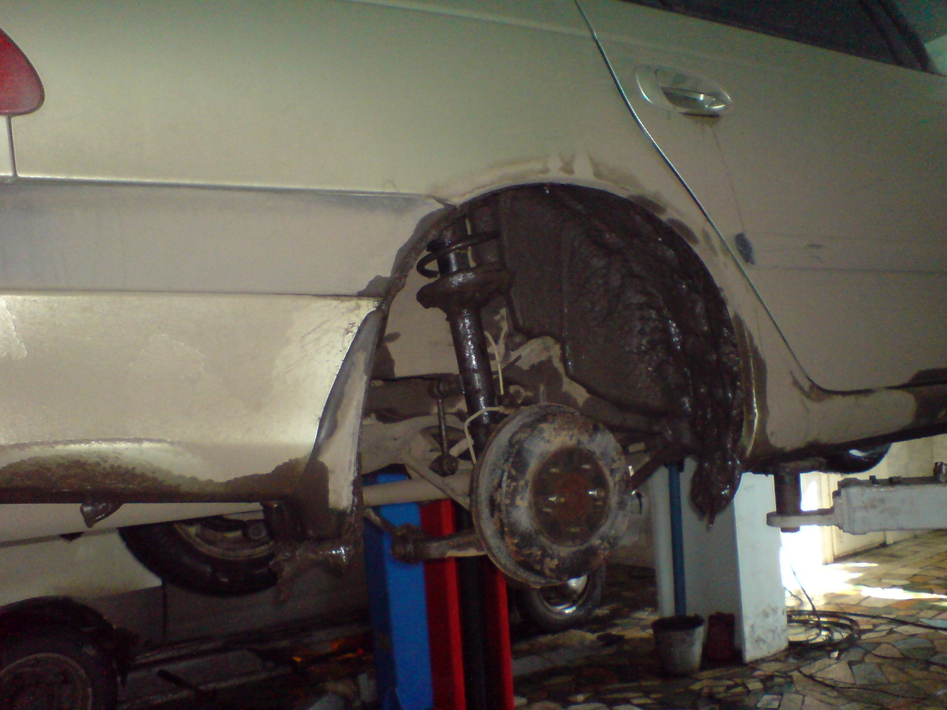 Rear brake pads and brake cylinder - Toyota Avensis 20L 1998