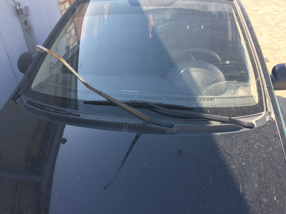 Покраска дворников — Hyundai Getz, 1,4 л, 2007 года | своими руками ...