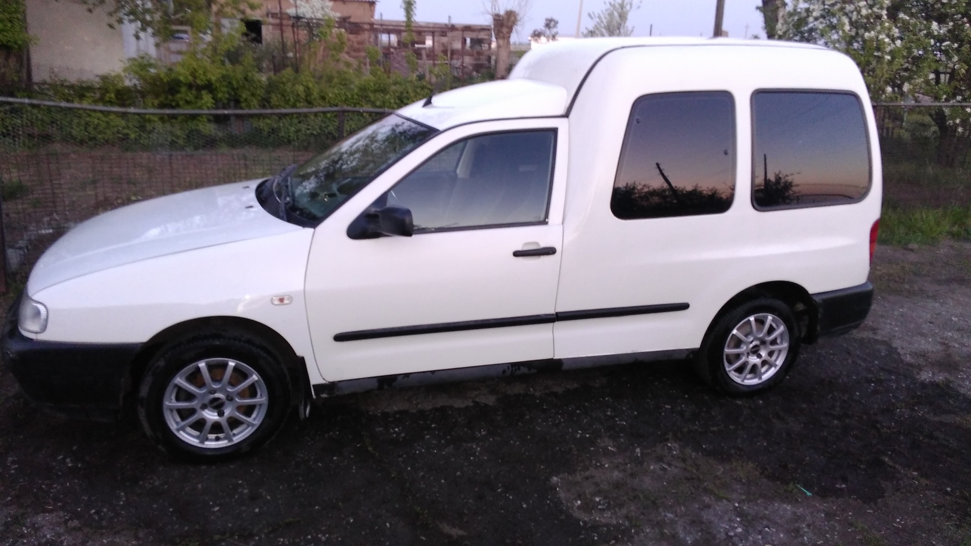 Volkswagen Caddy 1998 года