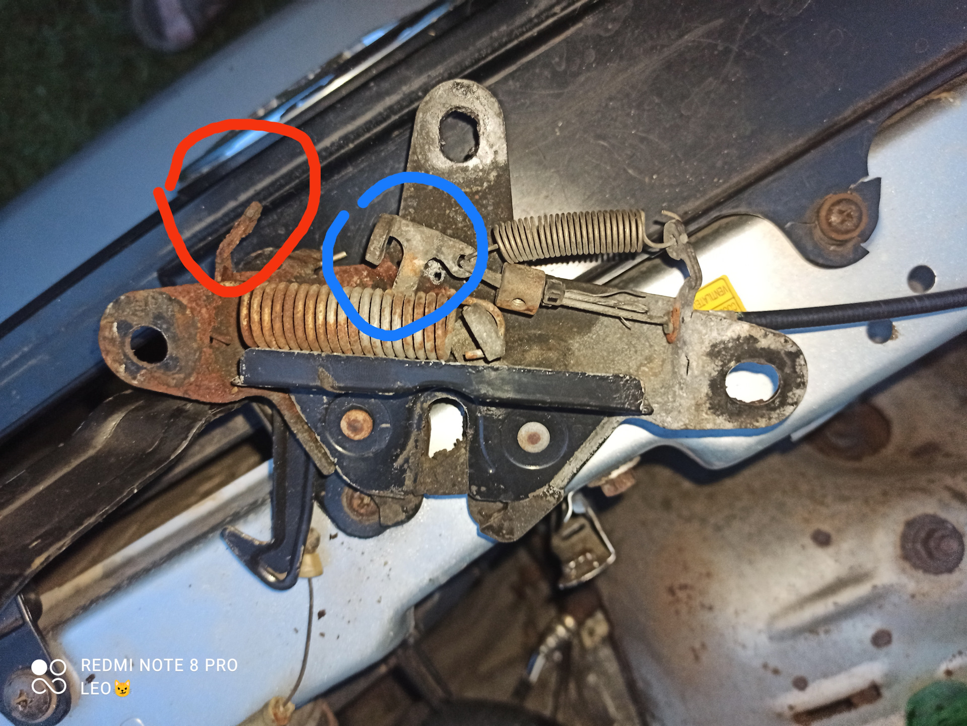 Оборвался тросик капота-решение! — Toyota RAV4 (II), 2 л, 2000 года ...