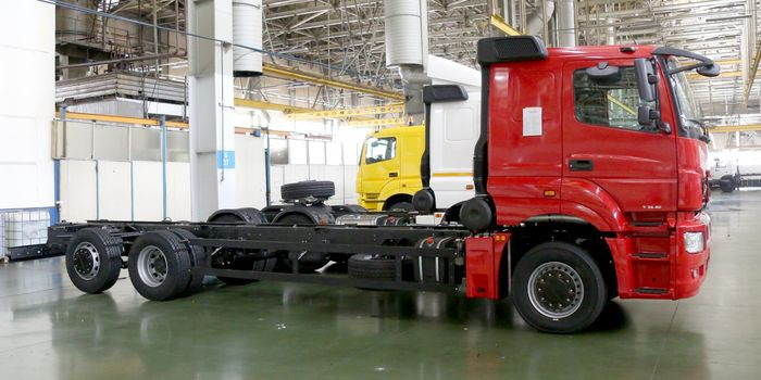 есть новый бортовой камаз от мерседеса есть новый бортовой камаз от мерседеса