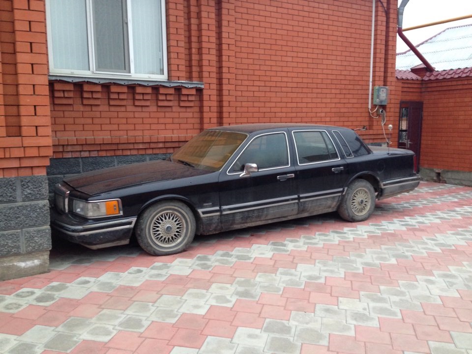 Кар 2 оригинал. Lincoln Town car 1992. Lincoln Town car 1992 года. Lincoln Town car 2 1992. Lincoln Town car 4.6 at, 1992.