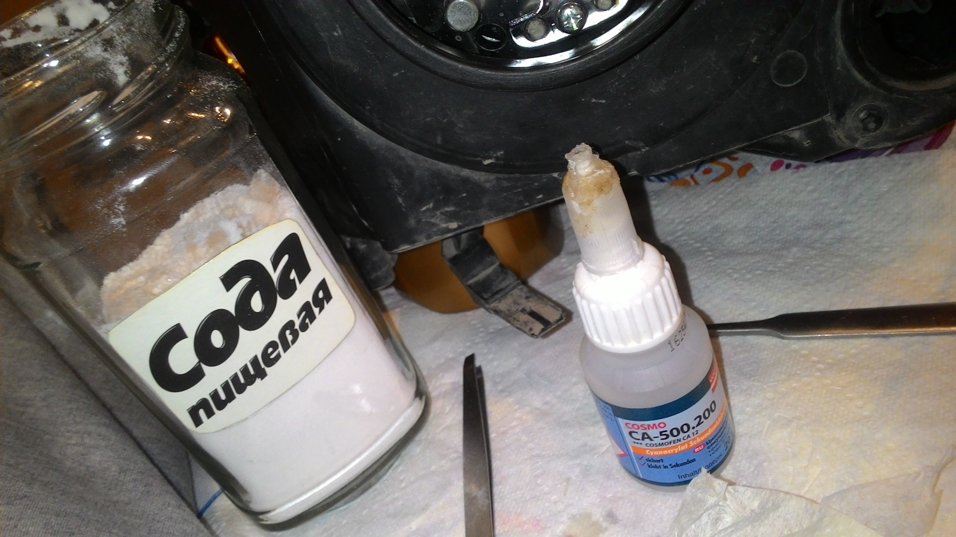 Насколько прочно соединение соды и суперклея: практическая проверка