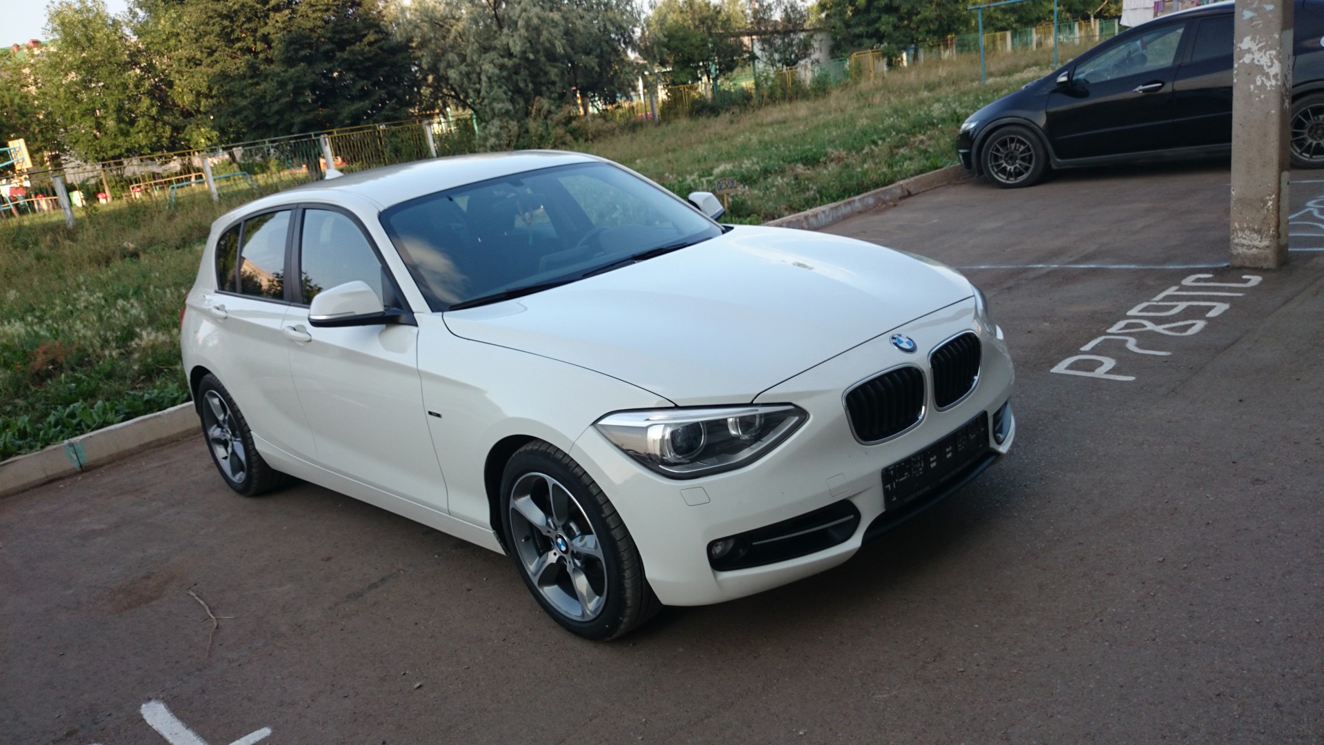 Бмв 118i f20. BMW 118i. БМВ 118i 2011. БМВ 118i 2007. BMW 118i 2010.