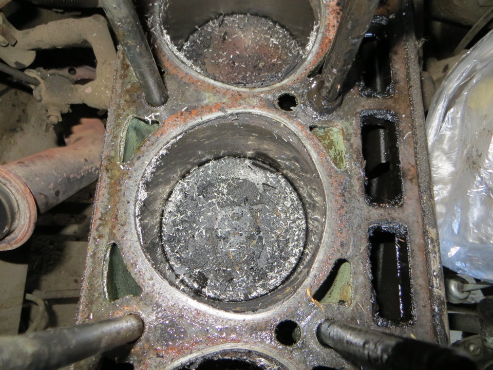 Чем очистить поршня не вынимая из блока? — ГАЗ 24, 2,4 л, 1976 года ...