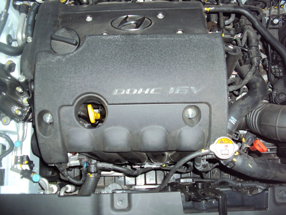 Крышка масла солярис. Защитный кожух двигателя Хендай Солярис. Крышка двигателя Hyundai Solaris 2013. Крышка двигателя Хендай Солярис 1.4. Кожух на двигатель Хендай Солярис 2.