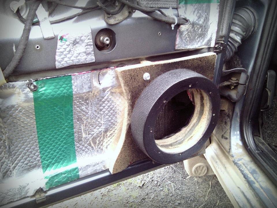 Подиум сделал такой же как и на левой двери — Volkswagen Passat B4